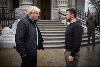 Boris Johnson na slici uz Volodymyr Zelensky